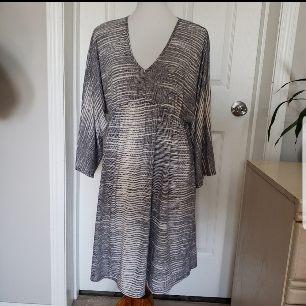 Natori Abstract Gray Striped 3/4 Sleeves V-Neck Casual Soft Knit Casual Dress
